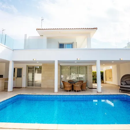 Beachfront Larnaka Dhekelia With Pool Villa Pýla