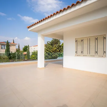 Beachfront Larnaka Dhekelia With Pool Вилла Пила