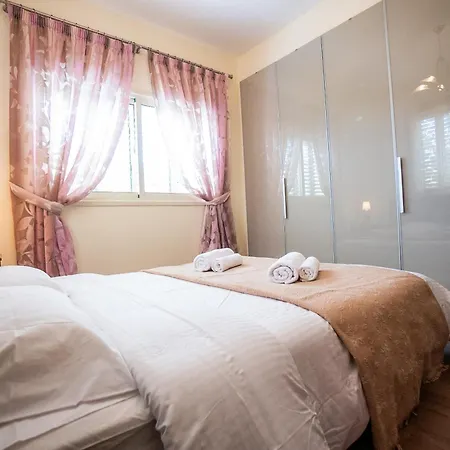 Beachfront Larnaka Dhekelia With Pool * بيلا