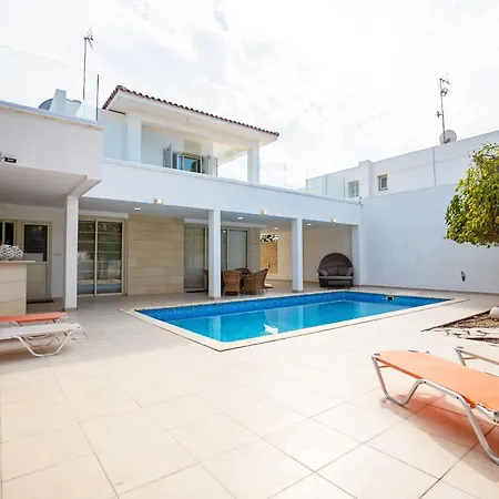 Beachfront Larnaka Dhekelia With Pool Pila
