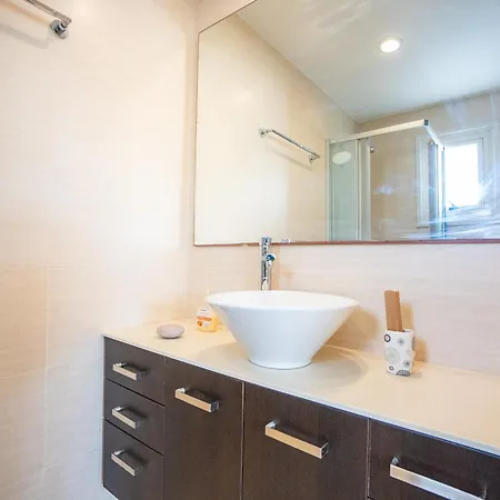 Beachfront Larnaka Dhekelia With Pool 필라