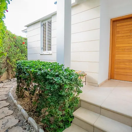 빌라 Beachfront Larnaka Dhekelia With Pool 필라