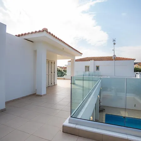 Willa Beachfront Larnaka Dhekelia With Pool