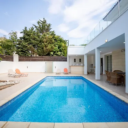 Beachfront Larnaka Dhekelia With Pool * Пила