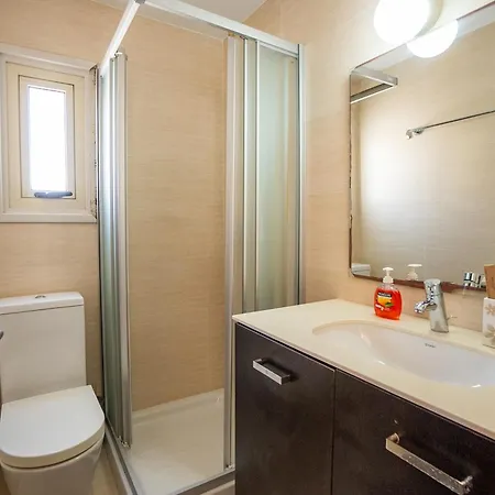 빌라 Beachfront Larnaka Dhekelia With Pool 필라