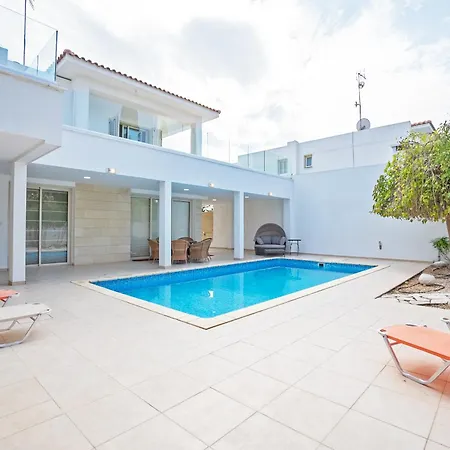 Beachfront Larnaka Dhekelia With Pool *