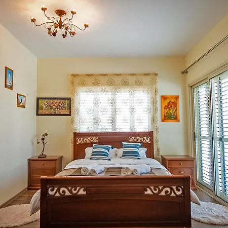 Beachfront Larnaka Dhekelia With Pool 필라