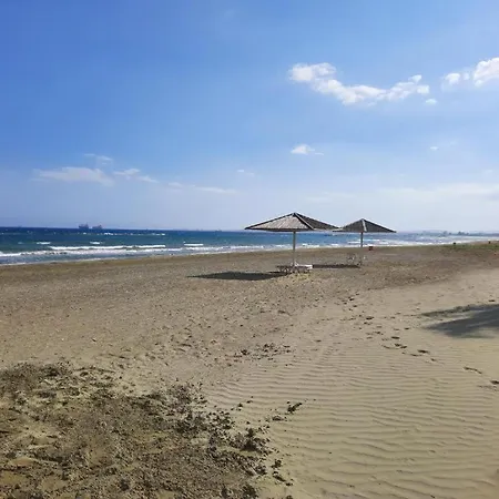 Beachfront Larnaka Dhekelia With Pool 필라