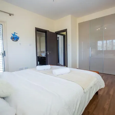 Beachfront Larnaka Dhekelia With Pool פיילה