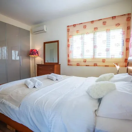 Beachfront Larnaka Dhekelia With Pool וילה