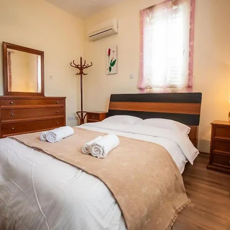 Beachfront Larnaka Dhekelia With Pool וילה