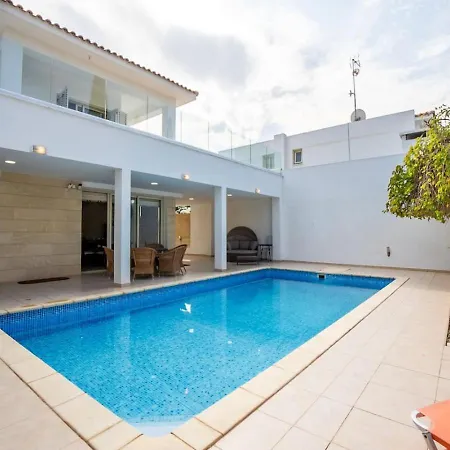 Beachfront Larnaka Dhekelia With Pool * פיילה
