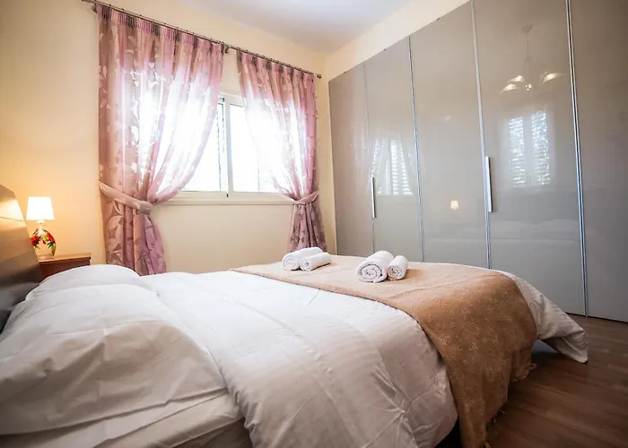 Beachfront Larnaka Dhekelia With Pool * Пила