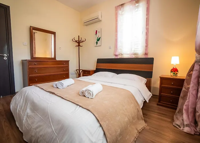 Beachfront Larnaka Dhekelia With Pool Пила