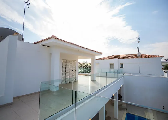 Вилла Beachfront Larnaka Dhekelia With Pool Пила