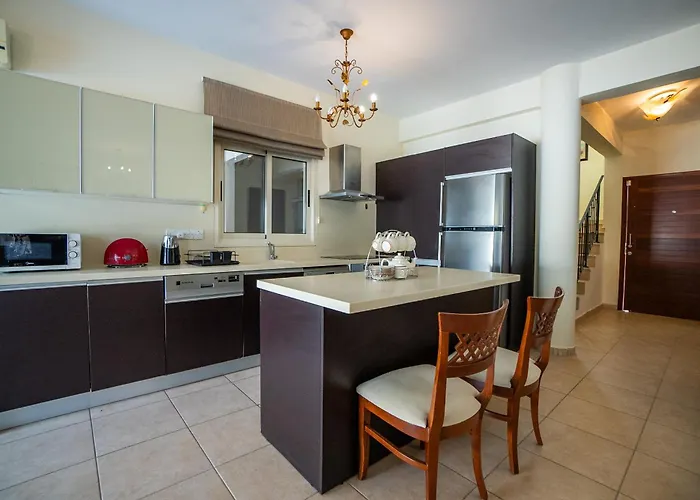 Beachfront Larnaka Dhekelia With Pool * Пила