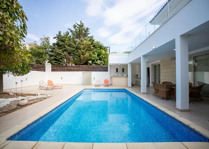 Beachfront Larnaka Dhekelia With Pool * Пила