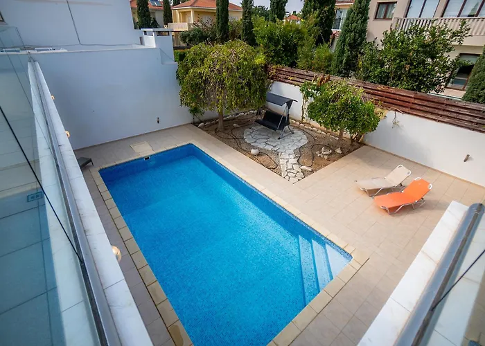 Beachfront Larnaka Dhekelia With Pool