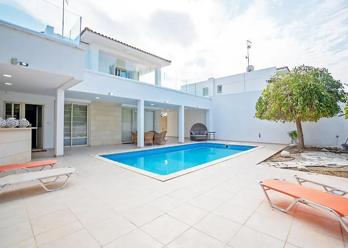 Beachfront Larnaka Dhekelia With Pool *